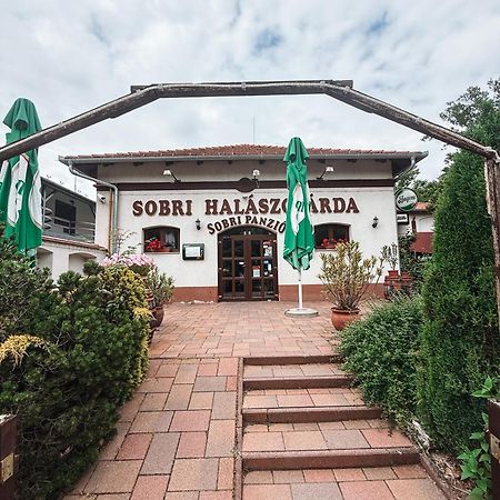 Sobri Halaszcsarda Es Panzio Baja Luaran gambar