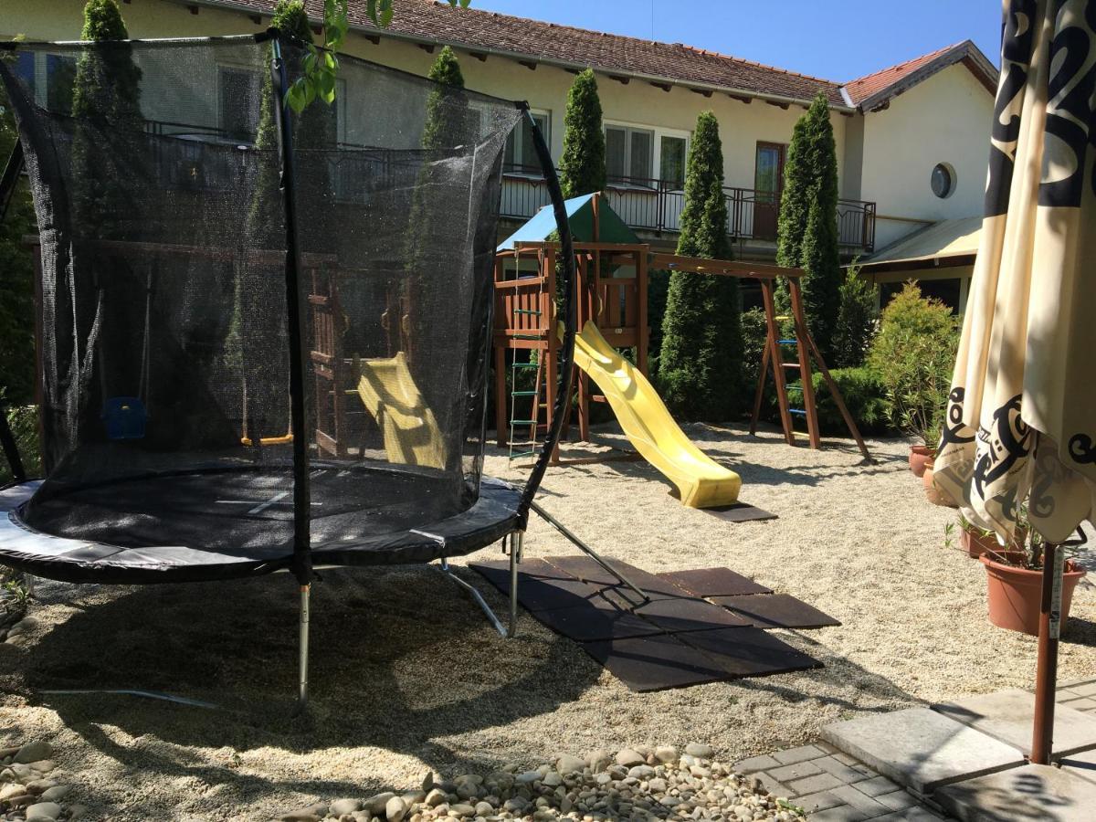 Sobri Halaszcsarda Es Panzio Baja Luaran gambar