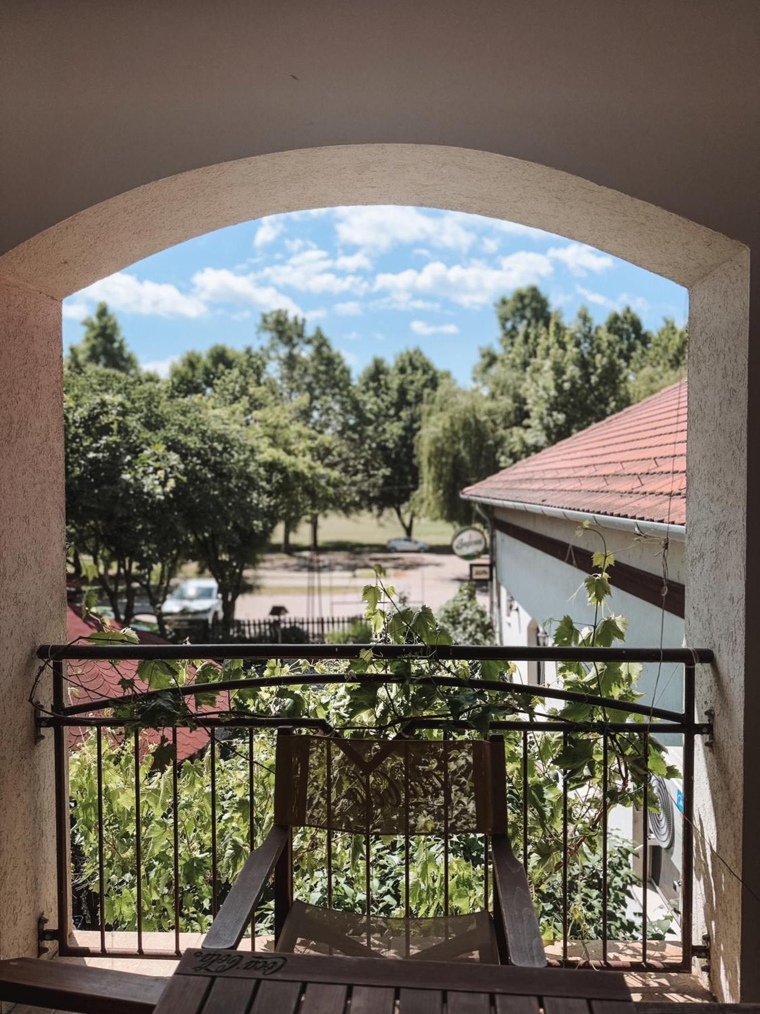 Sobri Halaszcsarda Es Panzio Baja Luaran gambar