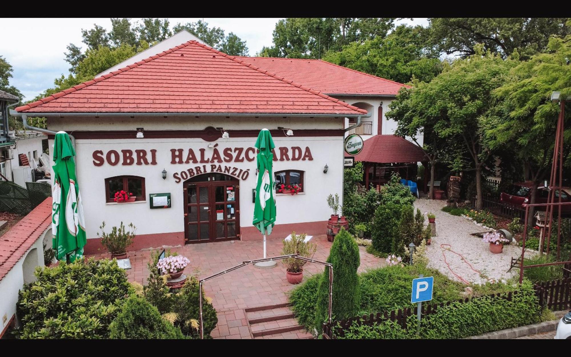 Sobri Halaszcsarda Es Panzio Baja Luaran gambar