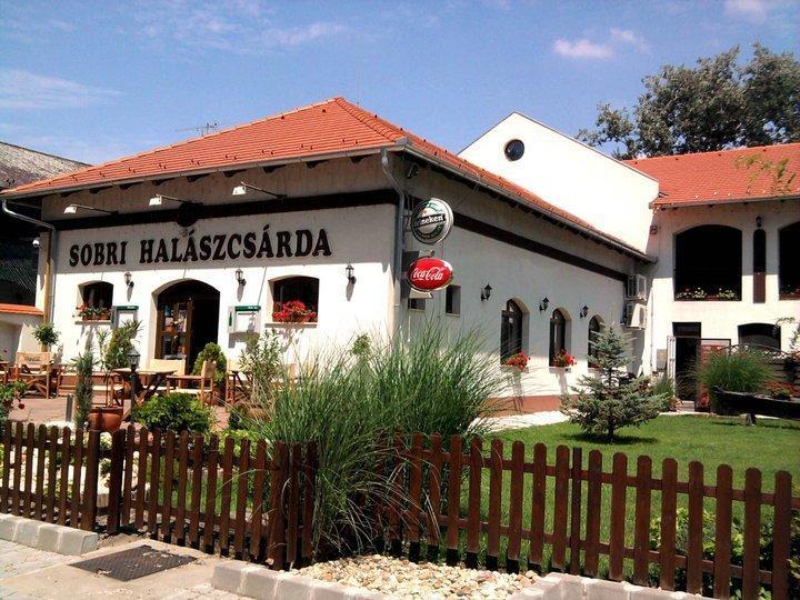 Sobri Halaszcsarda Es Panzio Baja Luaran gambar